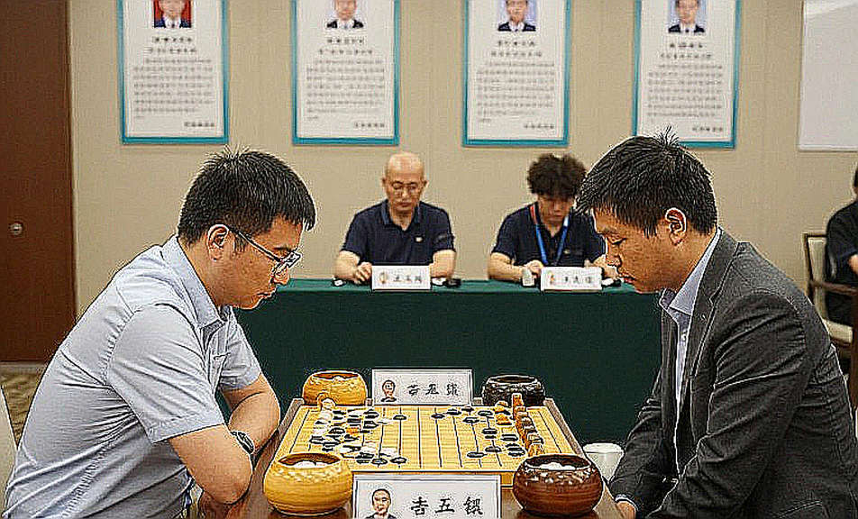 Timur Turlov không phải tổng thống FIDE: giải phẫu một bản tin cờ vua mượn uy tín để bán phần mềm