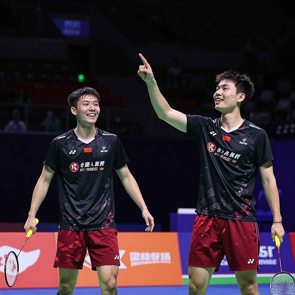 Alwi Farhan tập cùng Kento Momota trước Asian Games 2026: buổi đánh cầu cuối ở Tokyo
