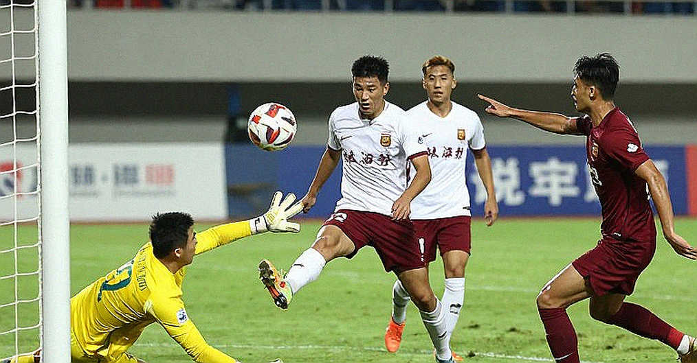 121 phút, ba bàn thắng và một suất đội tuyển: Quang Vinh của SLNA đang bị đọc sai