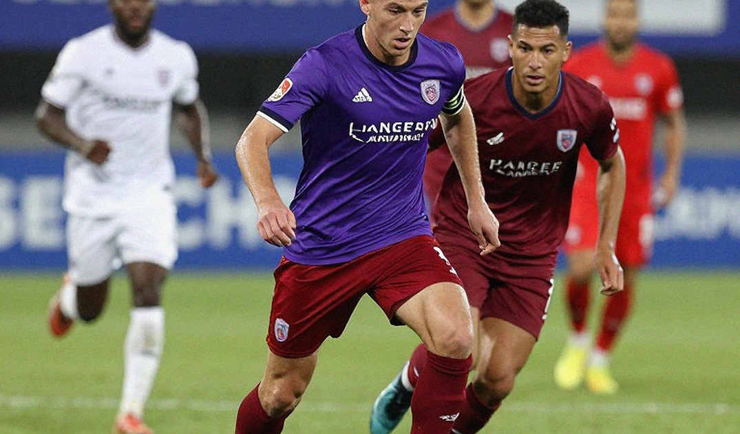 Chiếc ghế trống ở Milanello: lịch thi đấu dày và lựa chọn im lặng của một CLB lớn