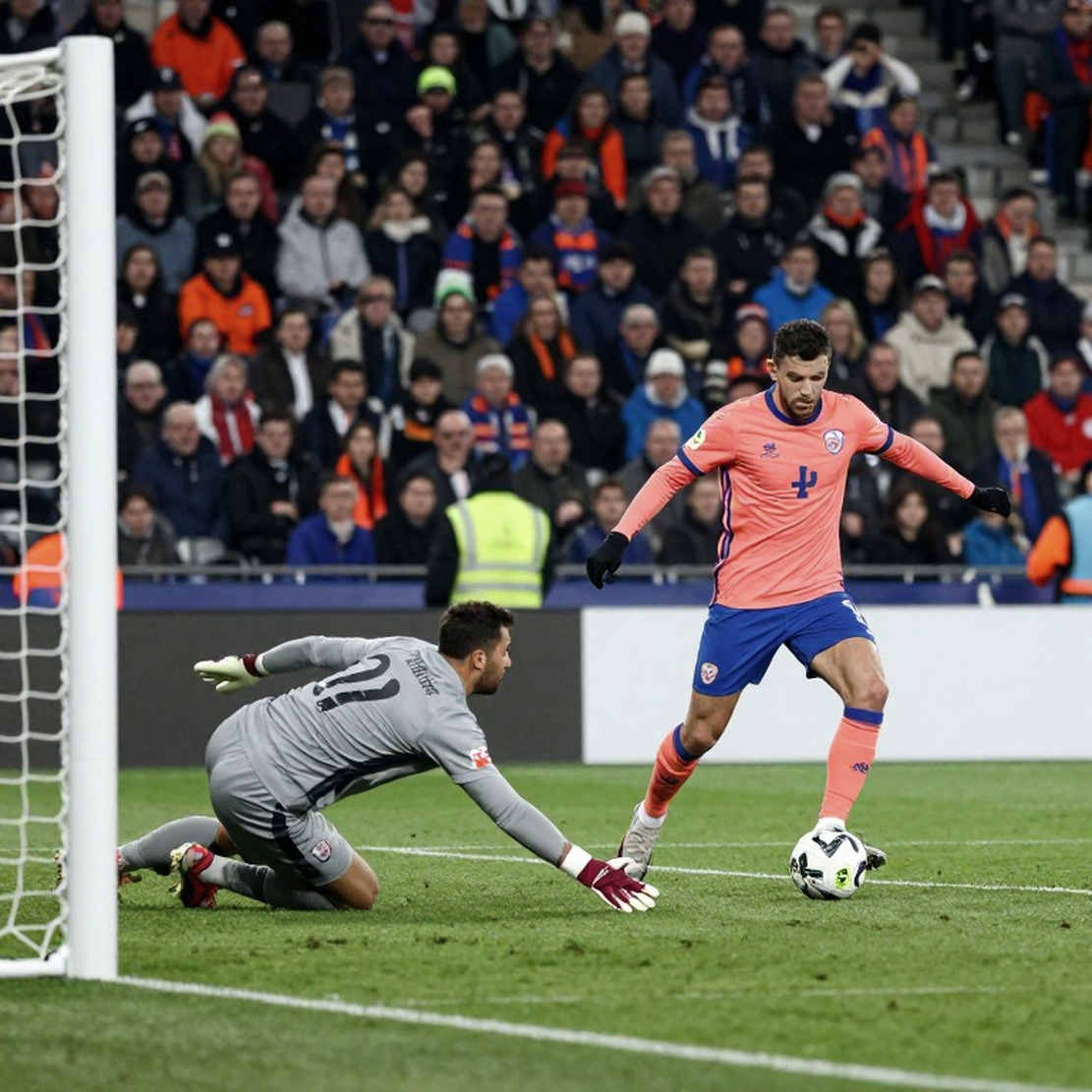 Ronaldo và cuộc chiến quyền chọn đội hình: Khi đội trưởng thành biến số Ronaldo và cuộc chiến quyền chọn đội hình: Khi đội trưởng thành biến số