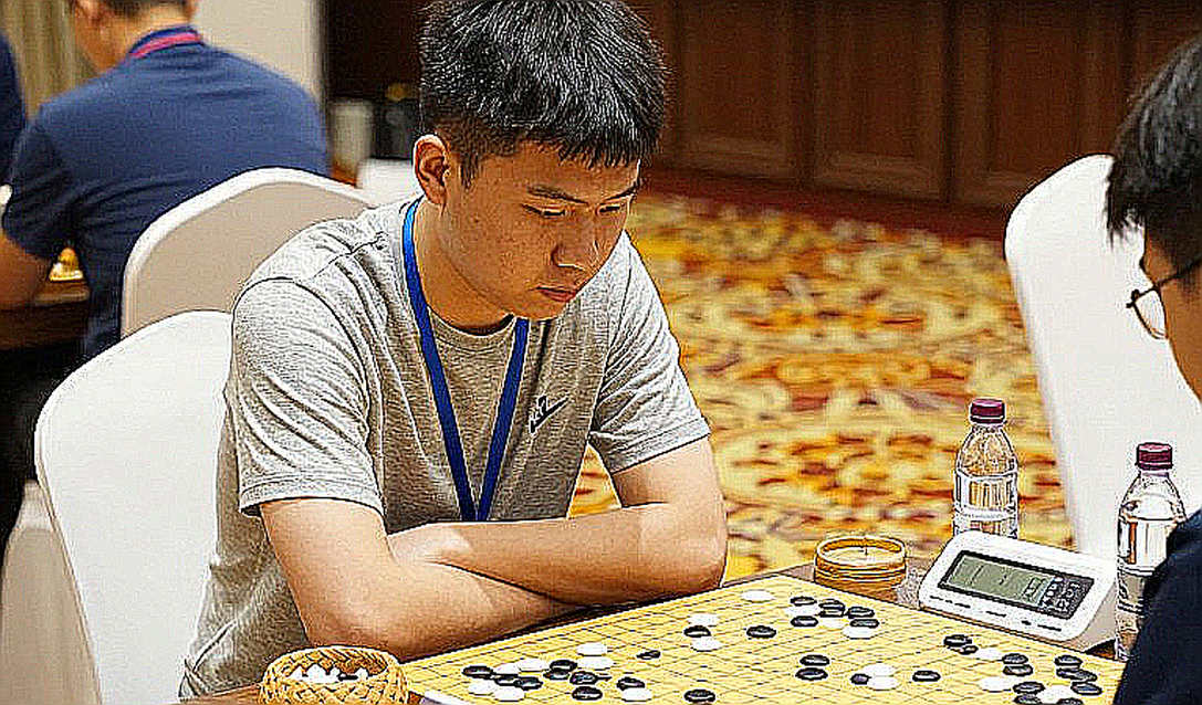 Kiệt tác Sicilian ẩn giấu: Những khoảnh khắc sáng tạo bên lề Olympiad trong ChessBase Magazine #225