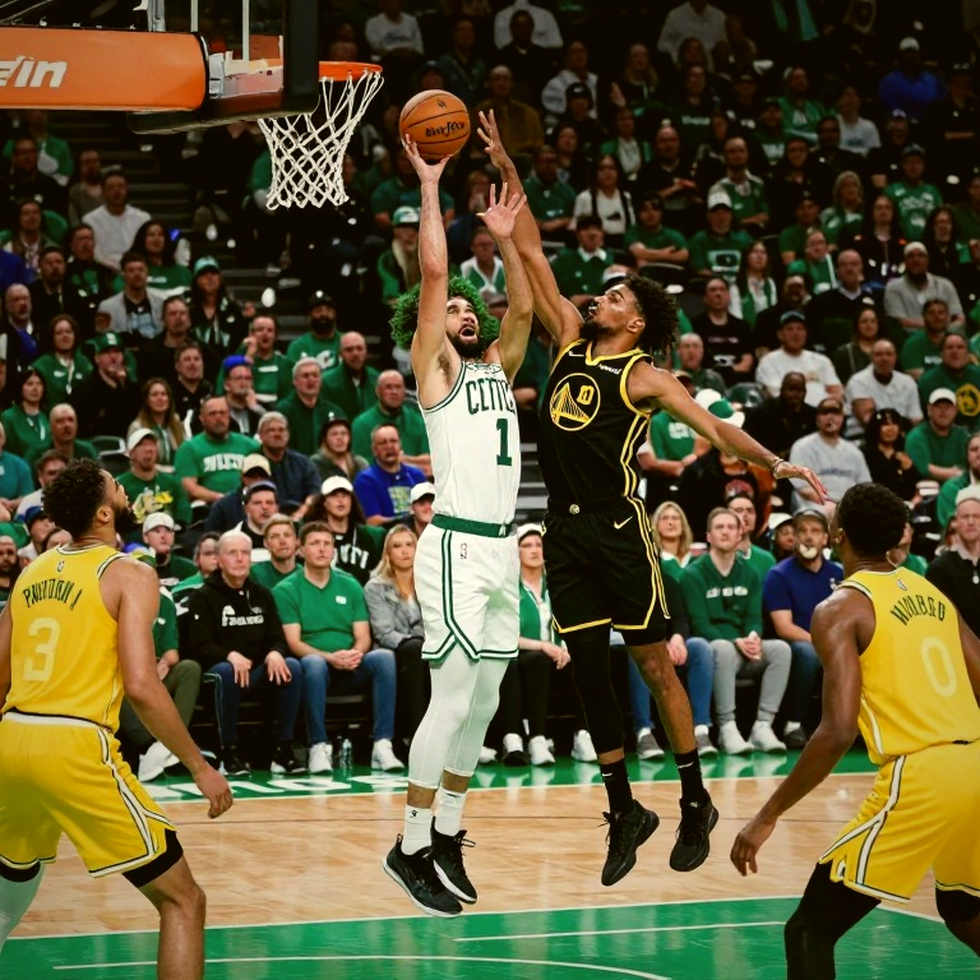 Toronto mua lại Kawhi Leonard: 115 triệu USD, năm lượt pick và khung ba tầng của CBA