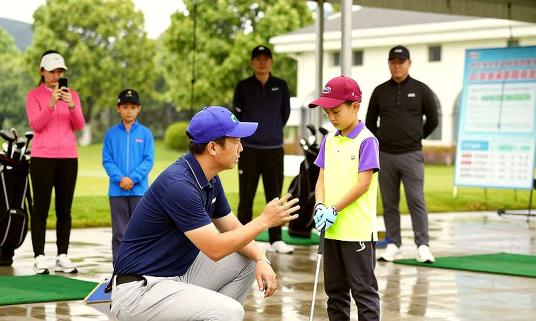 0-8 at Home: Four Chinese Teams and a Crack Bigger Than One Round 0-8 at Home: Four Chinese Teams and a Crack Bigger Than One Round